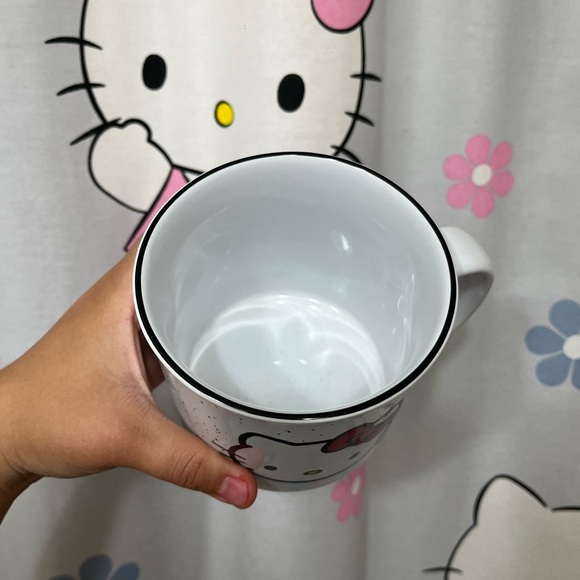 Hello kitty 20 oz mug - Picture 2 of 5